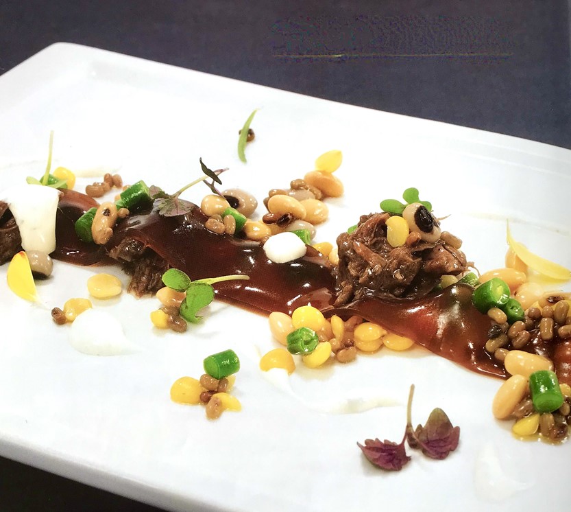 Oksehaler, oksehalegelè , bønner og creme fraiche med estragon | Appetitt
